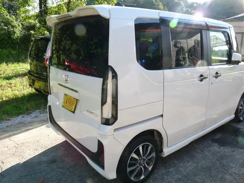 Honda N-BOX Custom