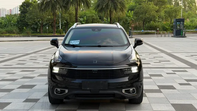 Lynk & Co 01
