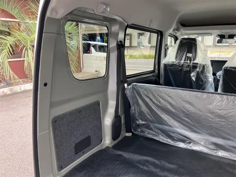 Nissan Clipper Van