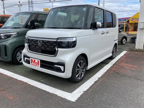 Honda N-BOX Custom