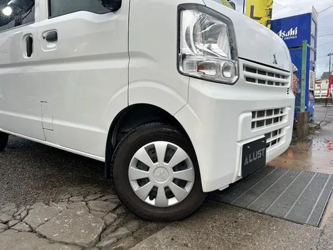 Mitsubishi Minicab Van