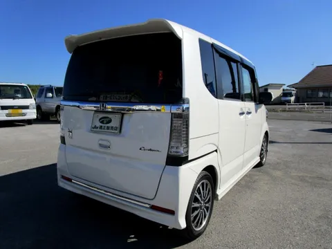 Honda N-BOX Custom