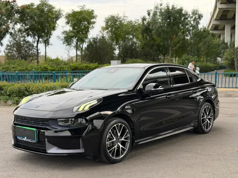 Lynk & Co 03