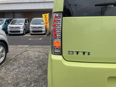 Nissan Otti