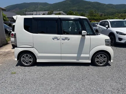 Honda N-BOX Custom
