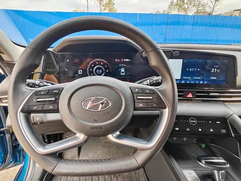 Hyundai Elantra (Avante)