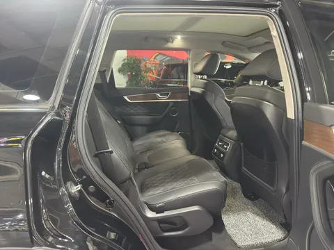 Hongqi HS7