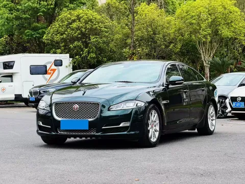 Jaguar XJ