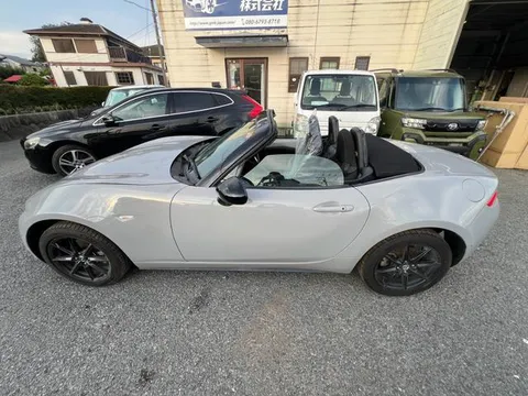 Mazda MX-5 (Roadster)