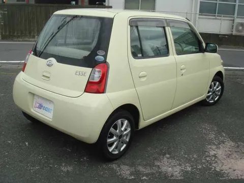Daihatsu Esse