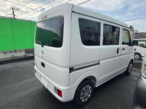 Nissan Clipper Van