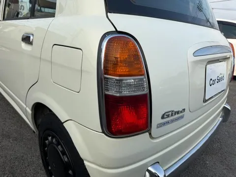 Daihatsu Mira Gino