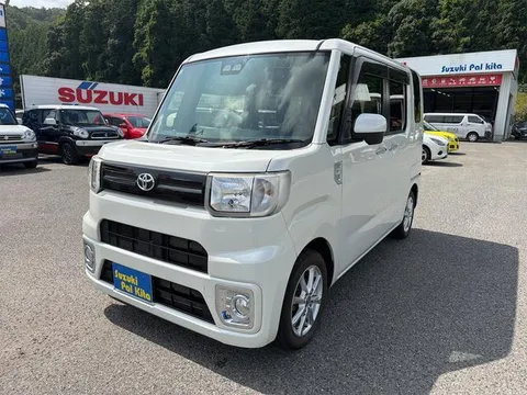 Toyota Pixis Mega