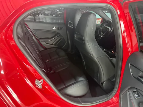 Mercedes-Benz Mercedes-Benz GLA