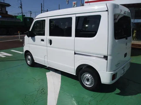 Nissan Clipper Van