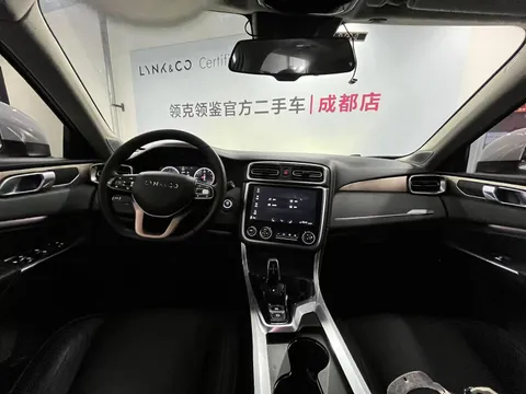 Lynk & Co 01