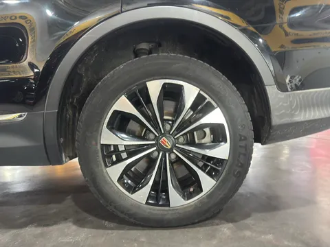 Hongqi HS7