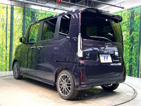 Honda N-BOX Custom