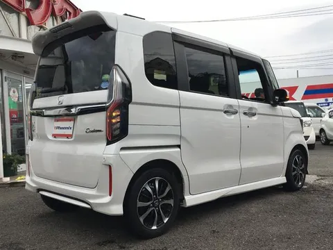 Honda N-BOX Custom