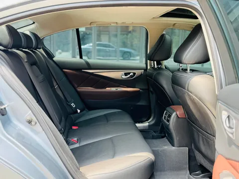 Infiniti Q50L