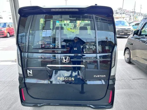 Honda N-BOX Custom