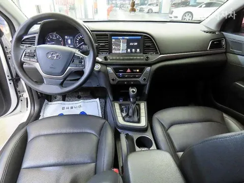 Hyundai Elantra (Avante)