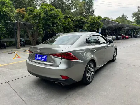 Lexus IS