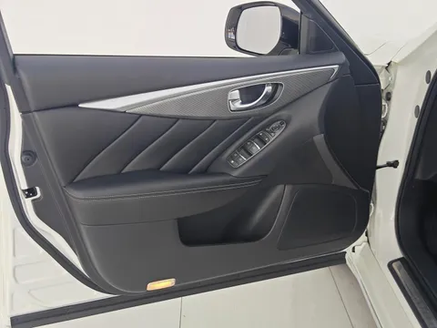 Infiniti Q50L