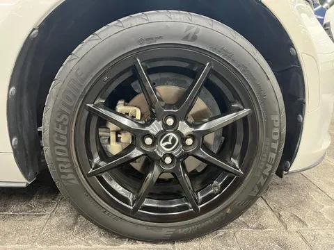 Mazda MX-5 (Roadster)