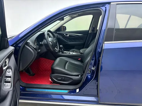Infiniti Q50L