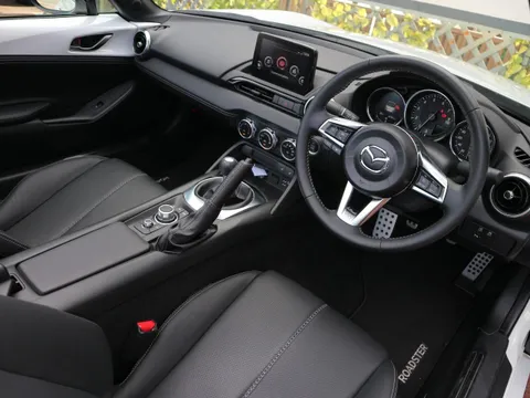 Mazda MX-5 (Roadster)