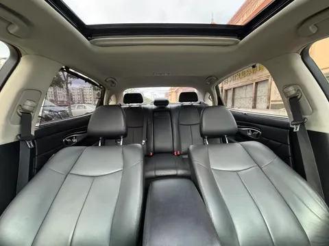 Infiniti Q70