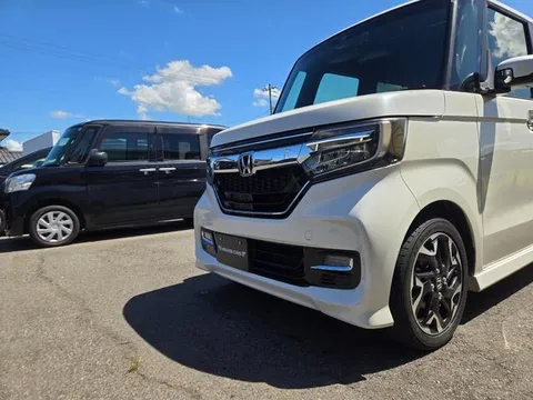 Honda N-BOX Custom