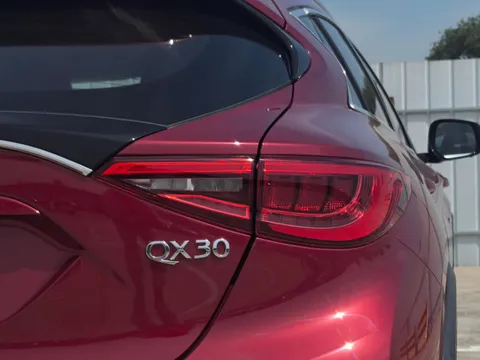 Infiniti QX30