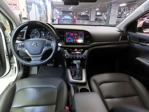 Hyundai Elantra (Avante)