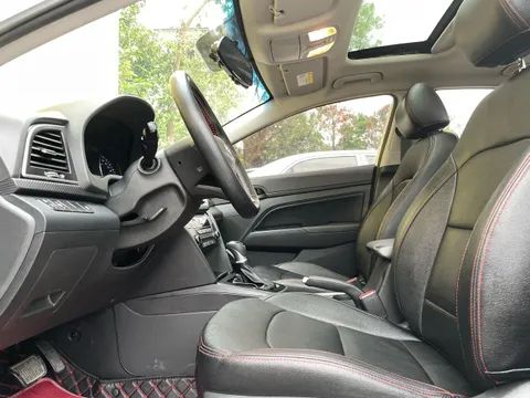 Hyundai Elantra (Avante)