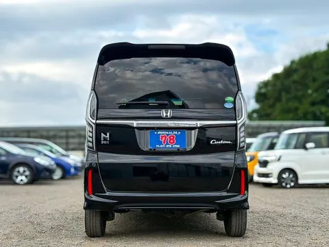 Honda N-BOX Custom