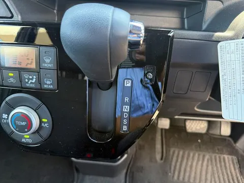 Toyota Pixis Mega