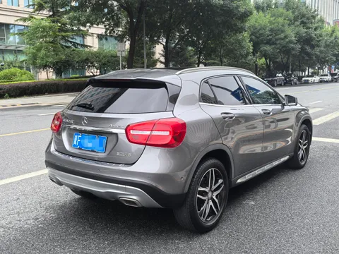 Mercedes-Benz Mercedes-Benz GLA