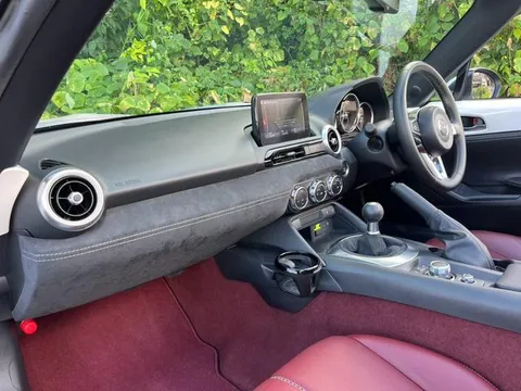 Mazda MX-5 (Roadster)