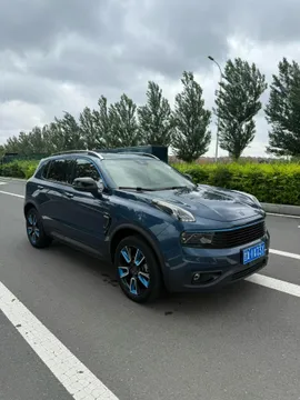 Lynk & Co 01
