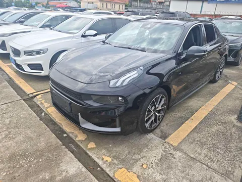 Lynk & Co 03
