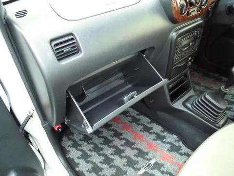 Daihatsu Mira Gino