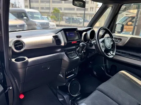 Honda N-BOX Slash