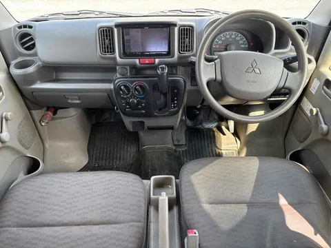 Mitsubishi Minicab Van