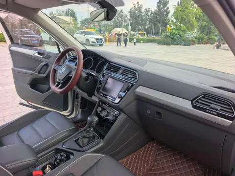 Volkswagen Tiguan L