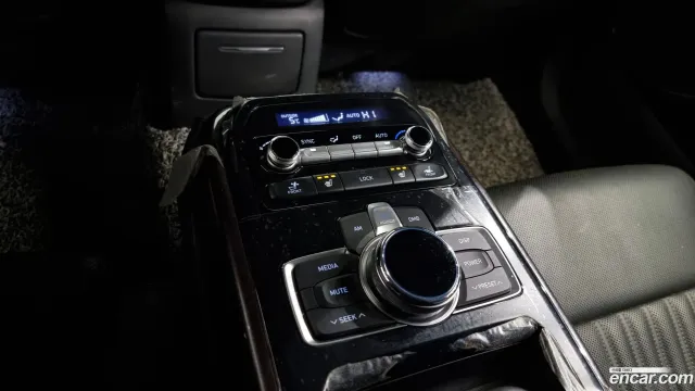 Genesis G90 (EQ900)