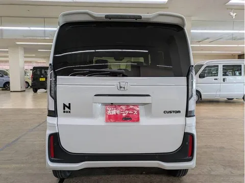 Honda N-BOX Custom