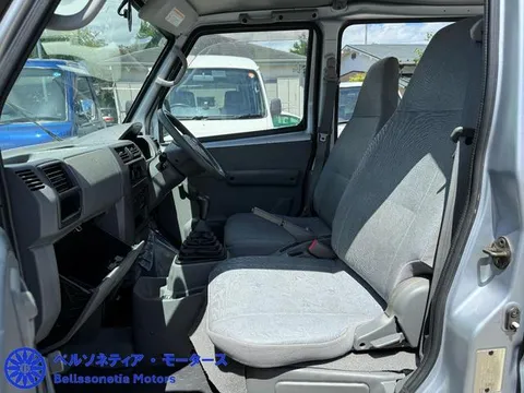 Nissan Clipper Van