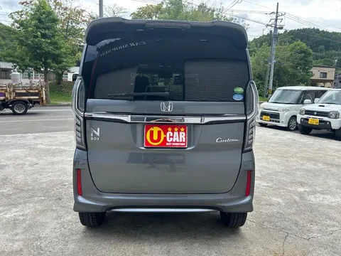 Honda N-BOX Custom